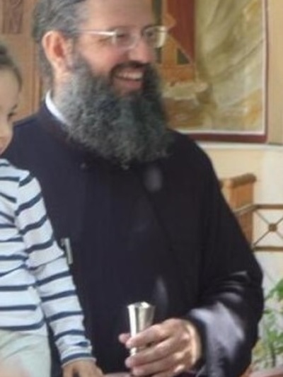 Ο π. Κωνσταντίνος Αθανασόπουλος.