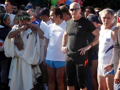 Mε Παπανδρέου και γαλαζοαίματους ο Μαραθ...