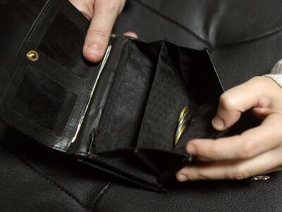 Αίγιο: Tης πήρε το πορτοφόλι με 950 ευρώ