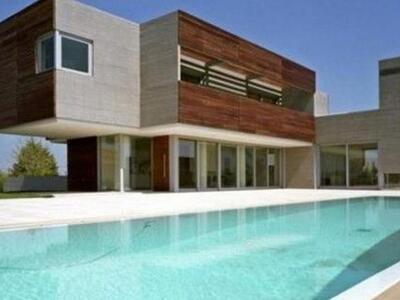 Κι όμως αυτό το Παλάτι δεν βρίσκεται στη...