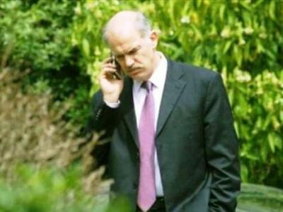 Aναμένει στο ...ακουστικό- Σε λίγο η κρί...