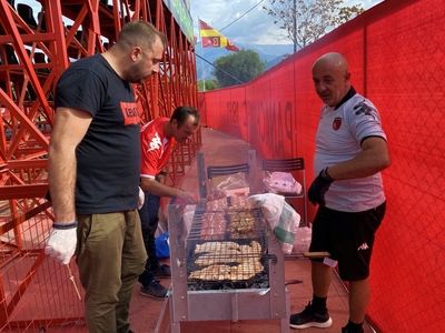 Με προπόνηση και... μπάρμπεκιου συνεχίστ...