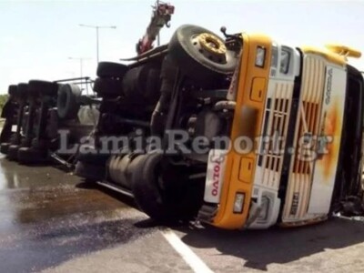 Ανατροπή βυτιοφόρου στην εθνική οδό Αθην...