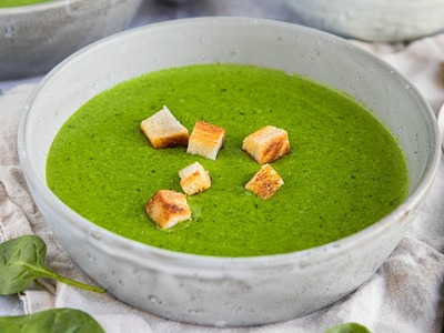 Συνταγή για σούπα με μπρόκολο και κοτόπο...