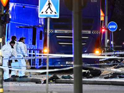 Στοκχόλμη: Λεωφορείο έπεσε σε στάση- Τρε...