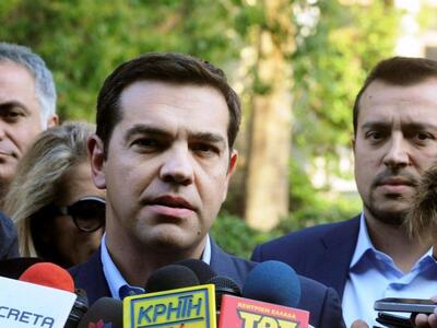 Reuters: O Τσίπρας δεν απειλεί πια ότι θ...