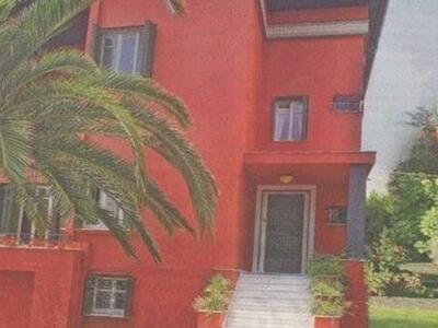 Ποιος αγόρασε την φημισμένη ΚΟΚΚΙΝΗ ΜΟΝΟ...