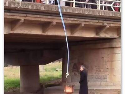 Ένας διαφορετικός... καθαγιασμός- Ο παπά...