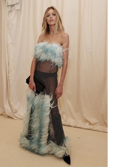 Aνια Ρούμπικ με Saint Laurent