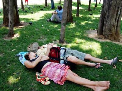 Γιατί τιναζόμαστε στον ύπνο μας;