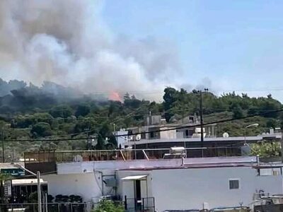 Φωτιά στη Ρόδο: Πλησιάζει σε σπίτια - Εξ...