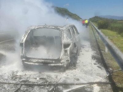 Φωτιά σε αυτοκίνητο στην Ιόνια Οδό στο ύ...