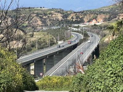 Η περιμετρική όψη της Πάτρας, μια μέρα του Μάρτη