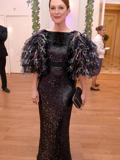 Η ΤΖΟΥΛΙΑΝ ΜΟΥΡ ΜΕ CHANEL