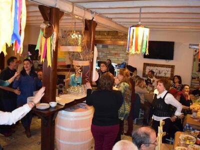 Η Κοινο_Τοπία  το τσίκνισε μετά μουσικής...