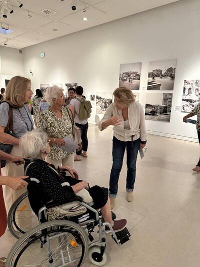Πάτρα: Μέλη και φίλοι του Μορφωτικού Συλλόγου επισκέφθηκαν την έκθεση φωτογραφίας του Ρόμπερτ Μακ Κέιμπ