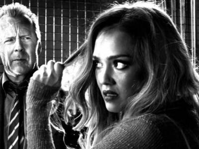 Η Jessica Alba παίζει με… ψαλίδια στο “S...