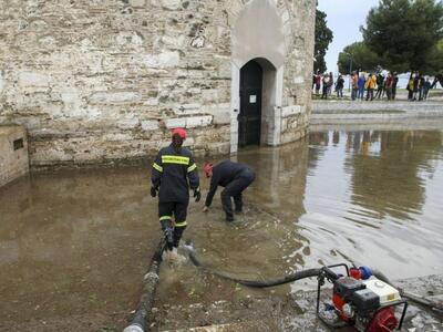 Εικόνες καταστροφής στη Θεσσαλονίκη - Δε...