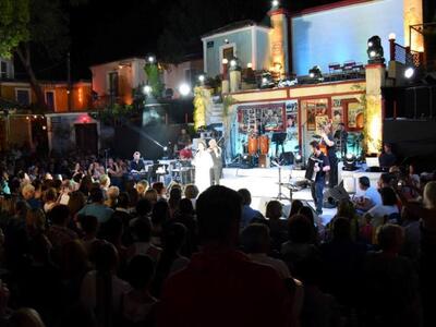 ΔΕΙΤΕ ΝΕΕΣ ΦΩΤΟ από τη  συναυλία της Άλκ...