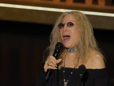 Όσκαρ 2026: Η συγκινητική εμφάνιση της B...