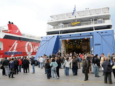 Σφραγίζουν το λιμάνι του Πειραιά για να ...
