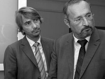 O πρέσβης της Γαλλίας, ο συντροφός του, ...