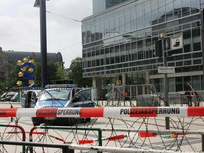 Γερμανία: Τσακώθηκε με έπεσε πάνω τους μ...