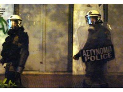 Εξάρχεια: Επίθεση με μολότοφ εναντίον δι...