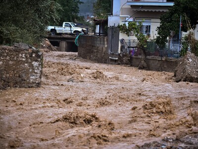 Κακοκαιρία: Πνίγονται Βόλος, Εύβοια και ...