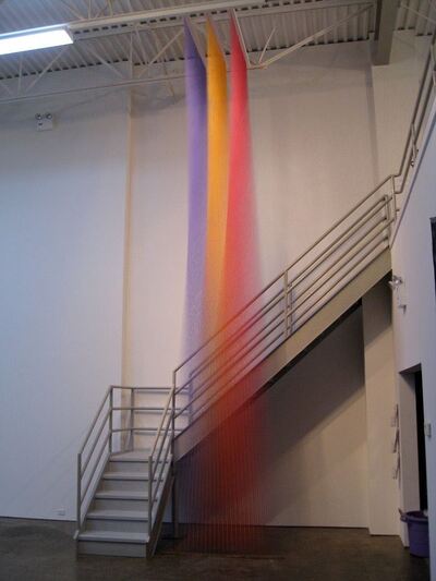 Κατασκευή από κλωστές σε εσωτερικό χώρο.. 