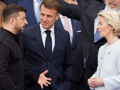 Παρούσα και η Ούρσουλα φον ντελ Λάιεν στ...