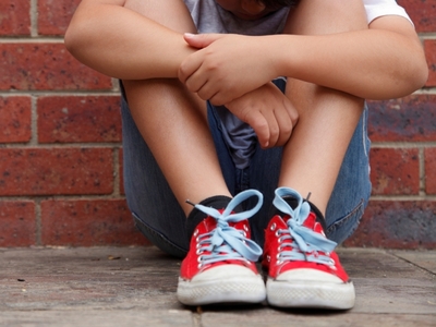 Αίγιο: 7χρονος κοιμόταν έξω από κατάστημ...