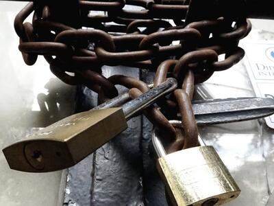 Η Ralph Lauren βάζει λουκέτο σε κατάστημ...