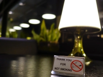 Τελικά απαγορεύεται το κάπνισμα; Μπαρ, μ...