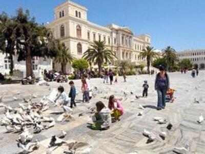 Σύρος: Απαγόρευσαν σε παιδιά να παίζουν ...