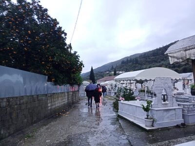 Μακρυνεία: Σπαραγμός στην ταφή του 24χρο...