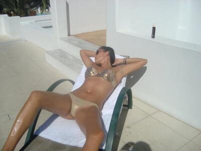 Η σέξι Τζώρτζια "φλερτάρει" με το Θέμο 