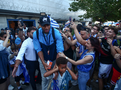 Η Εθνική επέστρεψε στην Ελλάδα με το χάλ...