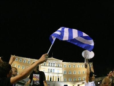 Αγανακτισμένοι: Ραντεβού στο Σύνταγμα γι...