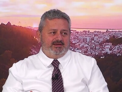 Ο Μητσοτάκης σε πανικό: Το ΠΑΣΟΚ γκρεμίζ...