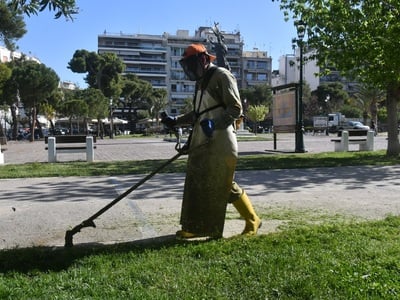 Πάτρα: Συνεχίζονται με αμείωτο ρυθμό οι εργασίες καθαρισμού, κουρέματος γκαζόν και κλαδέματος