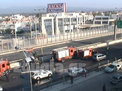 Αυτοκίνητο καρφώθηκε στα κιγκλιδώματα τη...