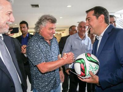 Το δώρο του Βασίλη Χατζηπαναγή στον Αλέξη Τσίπρα