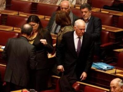 Έκτακτη εμφάνιση στη Βουλή από τον... Γι...