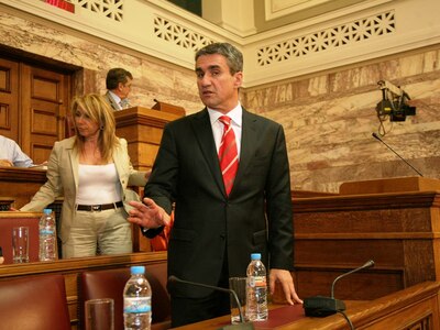 Bουλευτές ΠΑΣΟΚ: Ναι στο ασφαλιστικό αλλ...