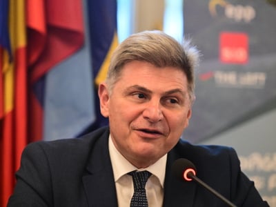 Φαραντούρης: Δεν παραδίδει την έδρα -«Αν...