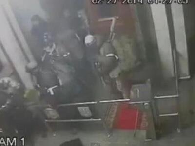 ΒΙΝΤΕΟ-Η στιγμή της εισβολής των ενόπλων...