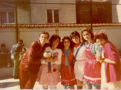 Στιγμιότυπο από μασκέ πάρτυ στην αυλή το...