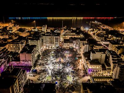 Η μαγική καρναβαλική Πάτρα, τη νύχτα και...