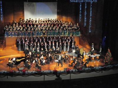 Θερμό χειροκρότημα για τους συντελεστές ...